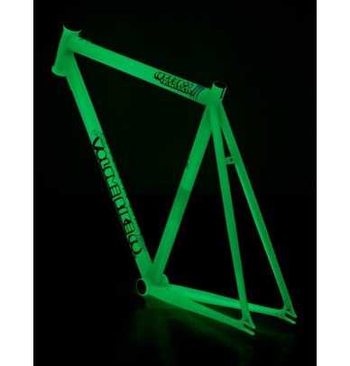 Complete phosphorescent paint kit for bikes