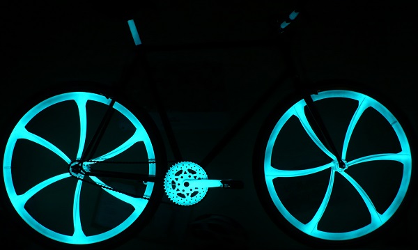 Bike paint spray phosphorescent