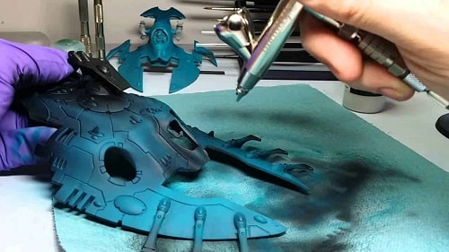 Airbrush : how to paint game miniatures ?